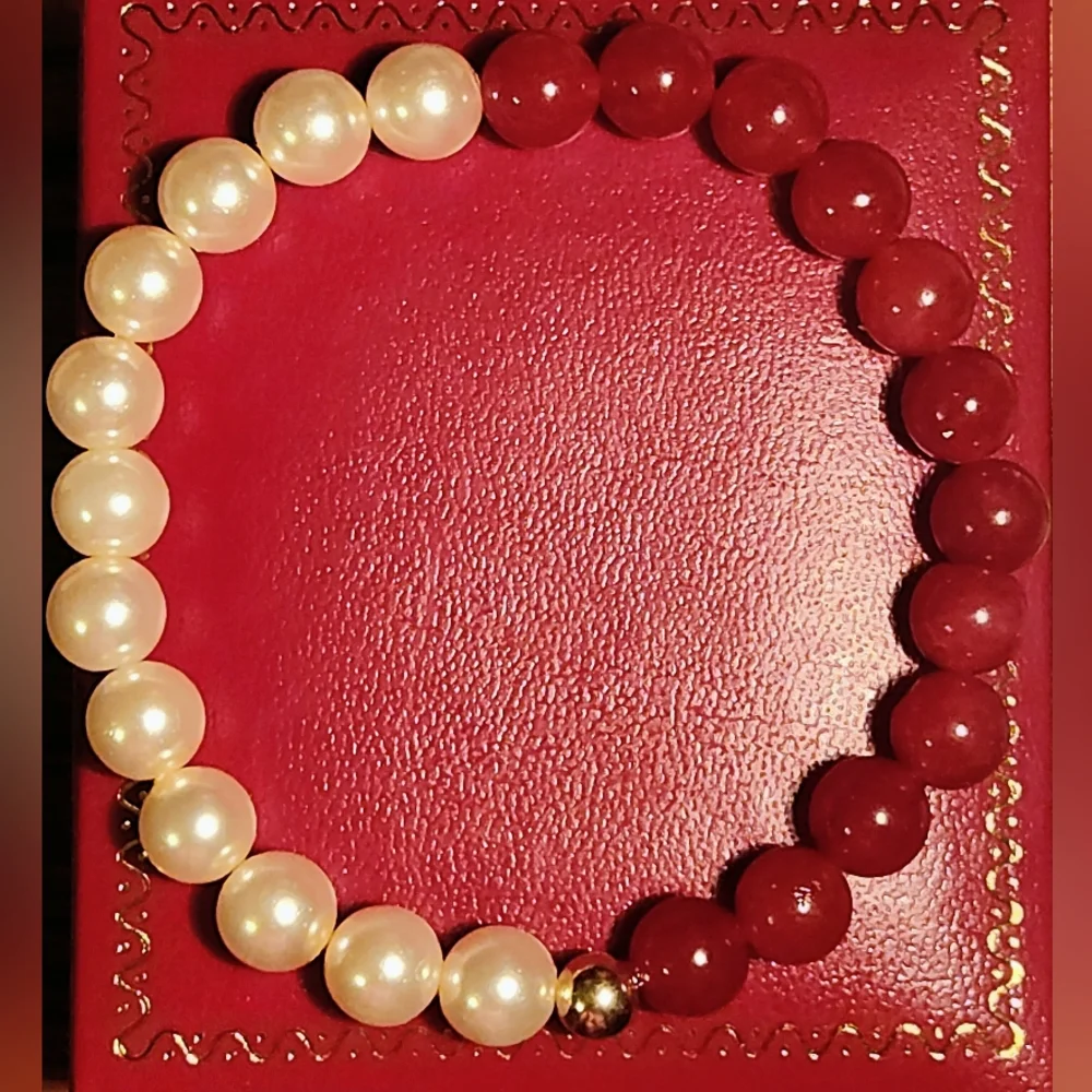 Illustriuous Delta Sigma Theta Crimson & Cream Pearl Beaded Stretch Bracelet - Picture 3 of 5